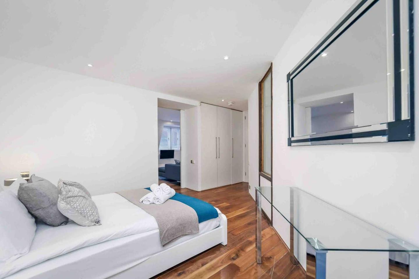 2 Bed By Oxford Circus And Regent Street! *